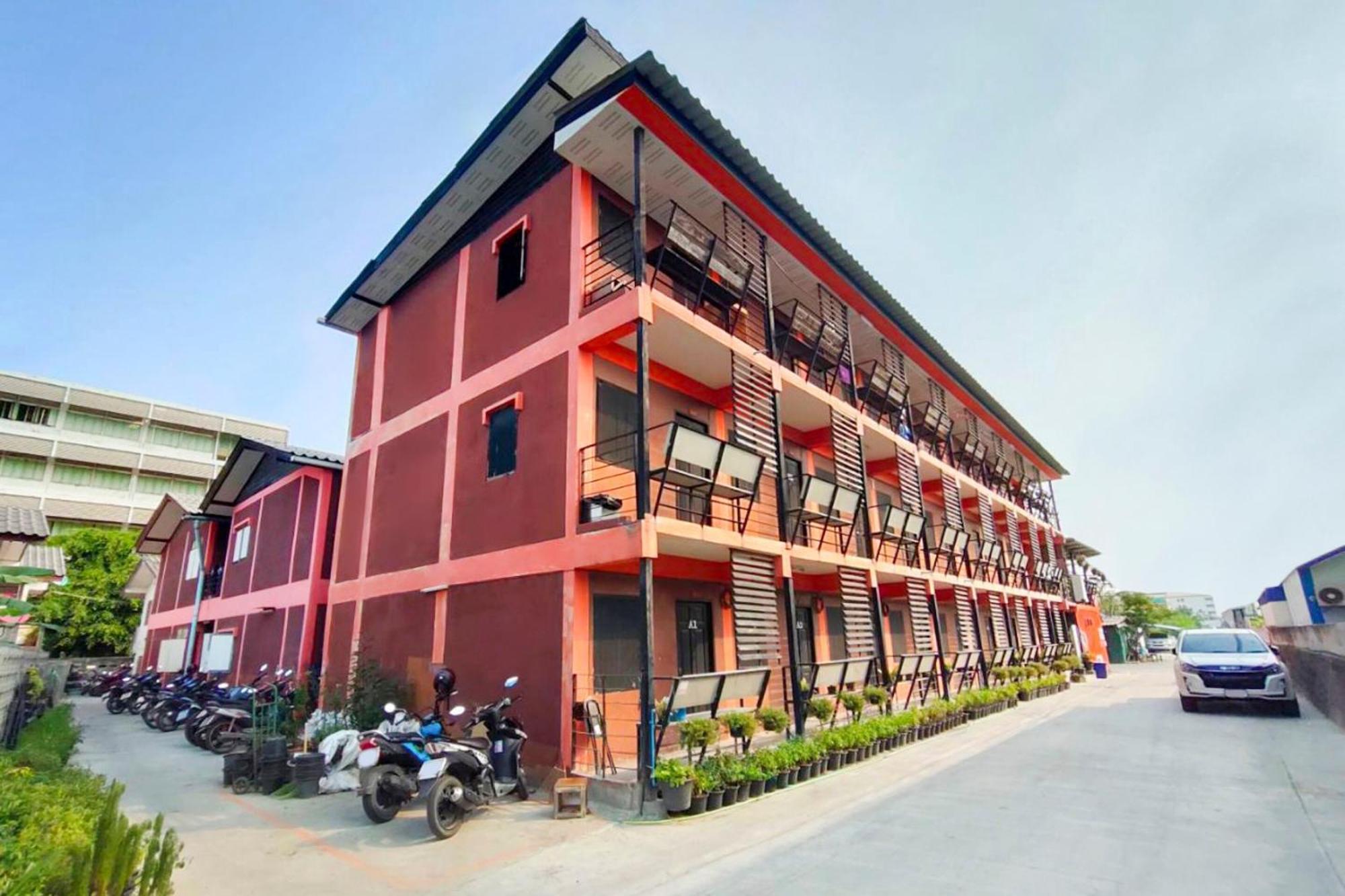 Oyo 560 Chang Hostel Suvarnabhumi Бангкок Экстерьер фото