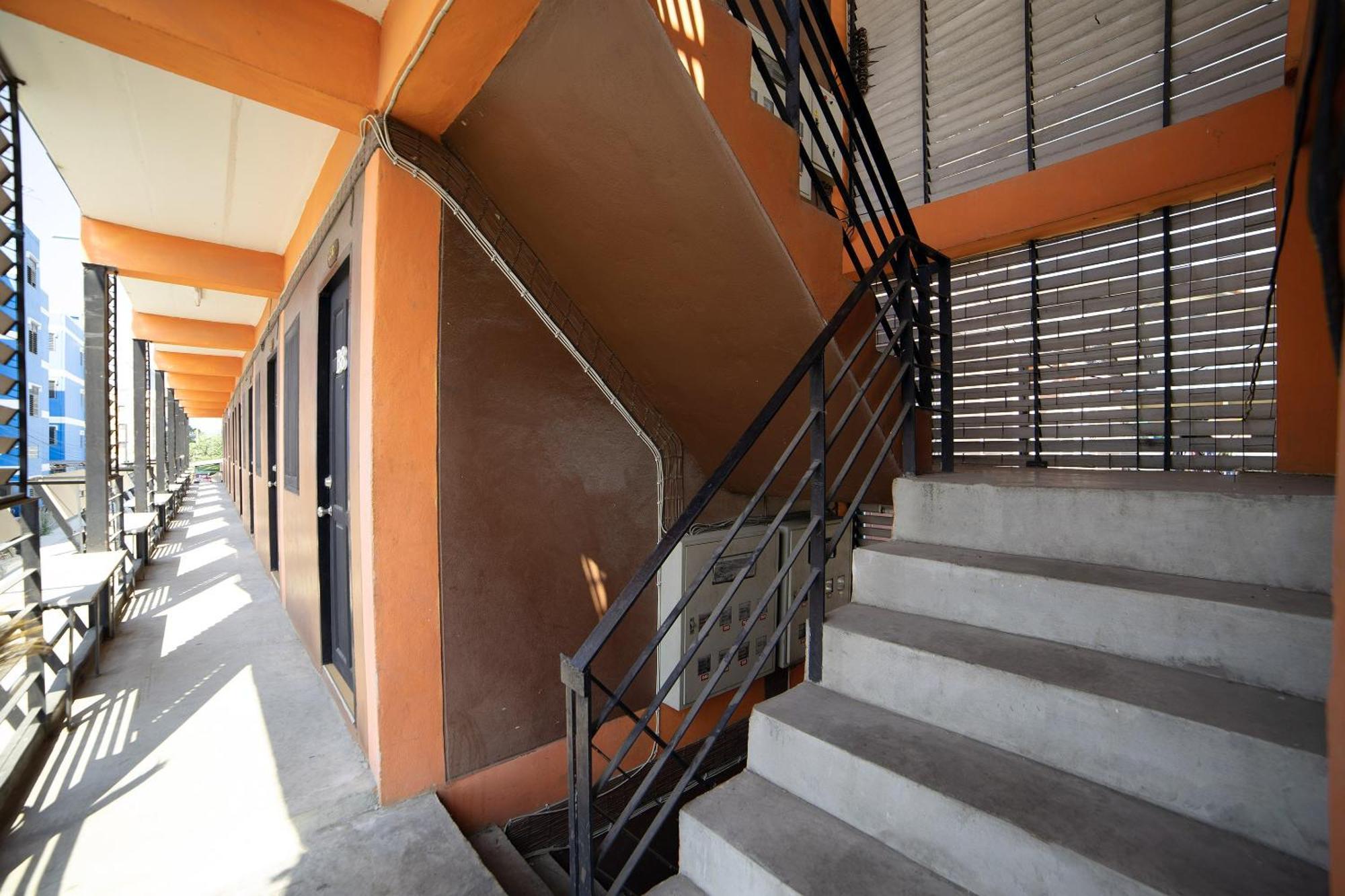 Oyo 560 Chang Hostel Suvarnabhumi Бангкок Экстерьер фото